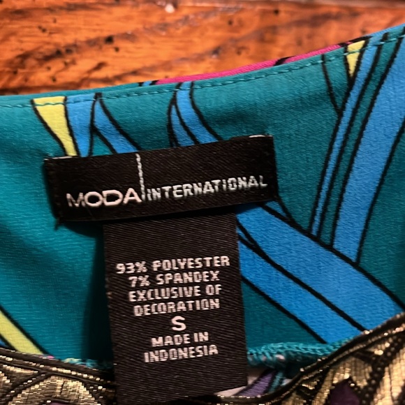 Fun summer top - Picture 3 of 3